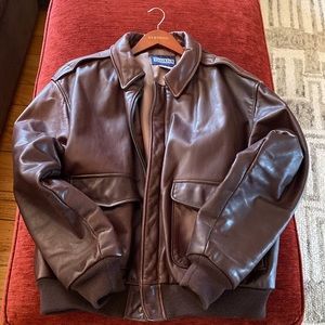 Lands End Men' Brown Leather Bomber Jacket, Size Large.